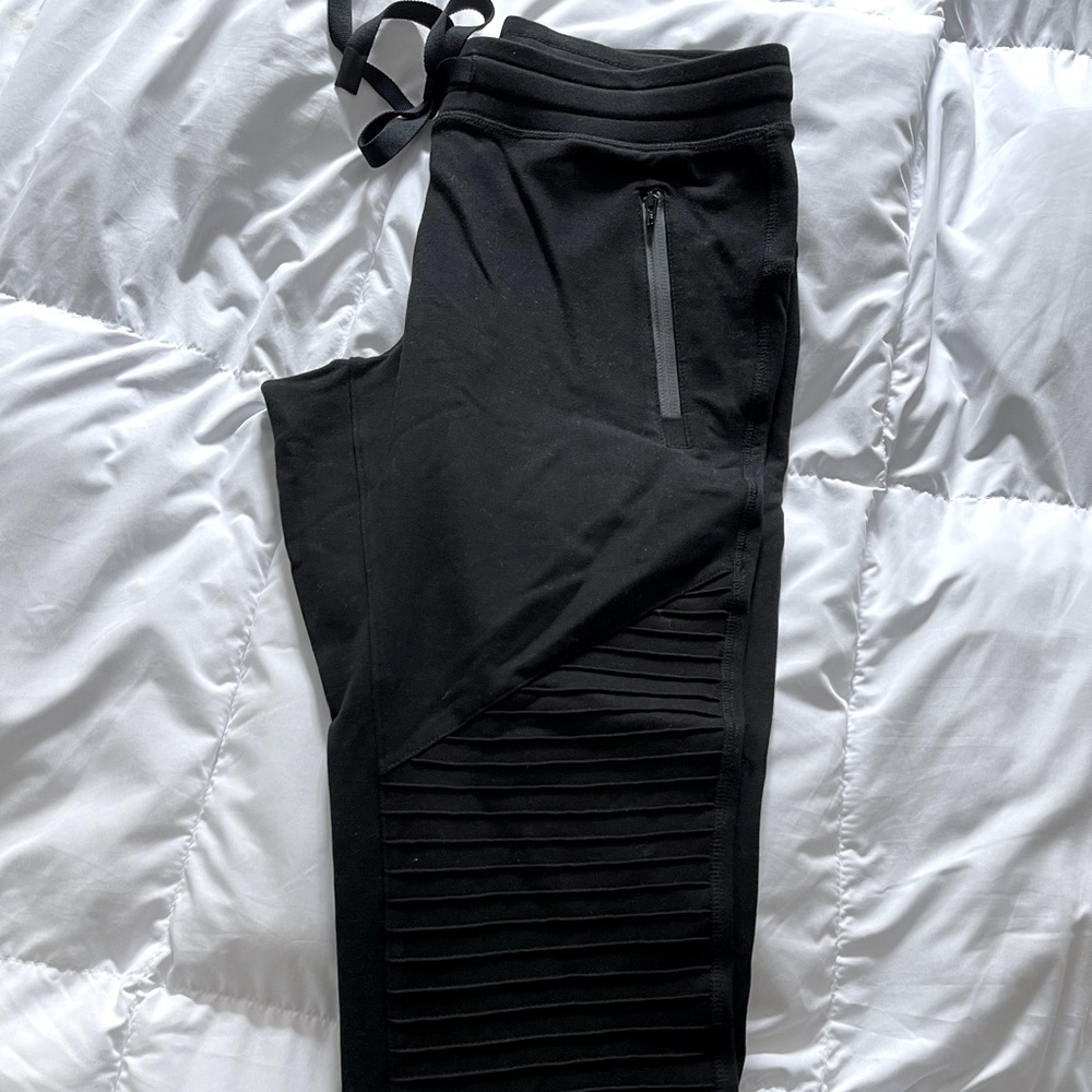 Alo Yoga moto sweatpants